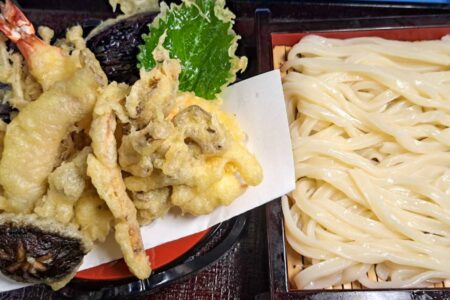 秋の天ぷら盛りうどん